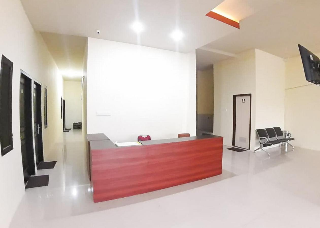 Reddoorz Syariah Near Transmart Jambi 2 Otel Palmerah Dış mekan fotoğraf